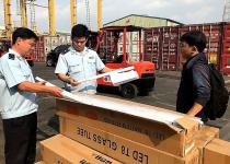 CÁCH XỬ LÝ NẾU HÀNG BỊ HẢI QUAN GIỮ LẠI: HƯỚNG DẪN CHI TIẾT VÀ CÁCH TRÁNH